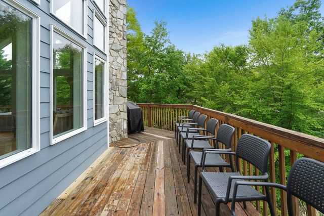 1325 Nicholas LN, Moneta, VA 24121