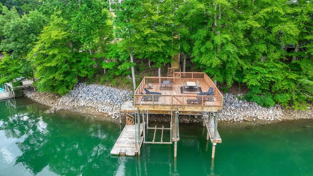 1325 Nicholas LN, Moneta, VA 24121