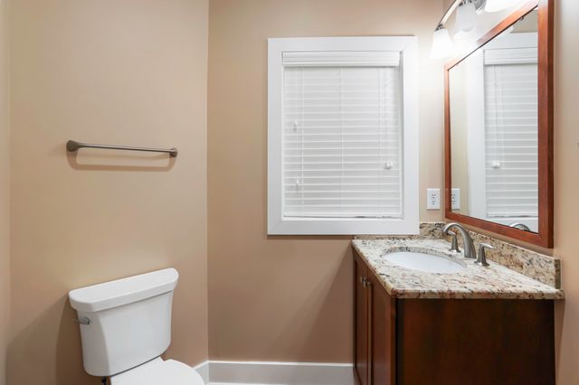 1325 Nicholas LN, Moneta, VA 24121