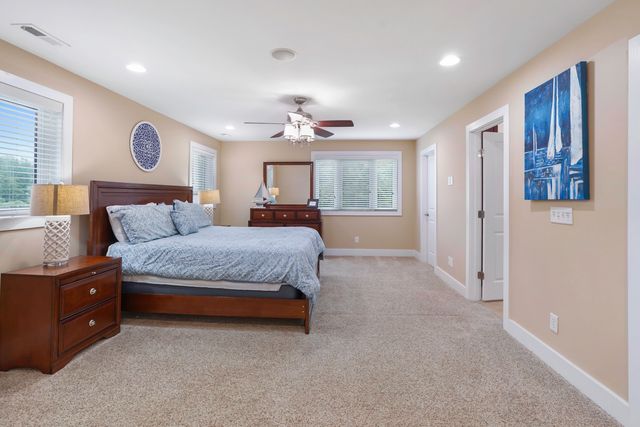 1325 Nicholas LN, Moneta, VA 24121