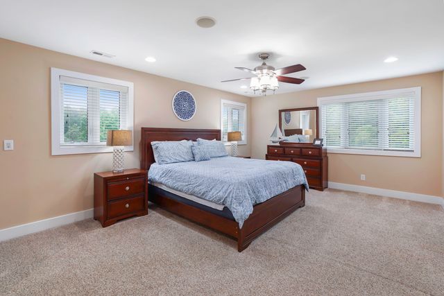 1325 Nicholas LN, Moneta, VA 24121