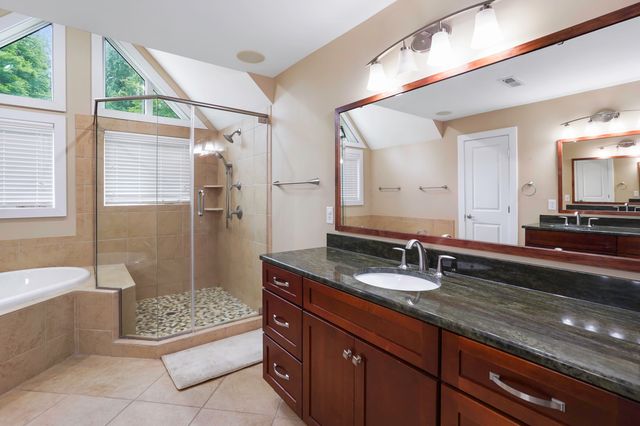 1325 Nicholas LN, Moneta, VA 24121