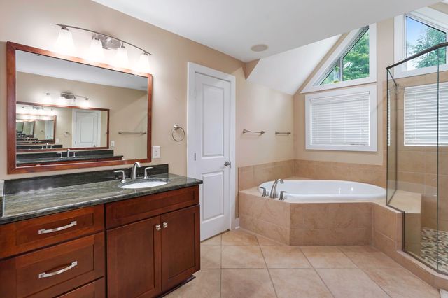1325 Nicholas LN, Moneta, VA 24121