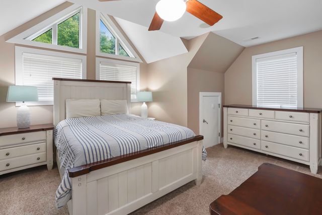 1325 Nicholas LN, Moneta, VA 24121