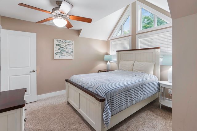 1325 Nicholas LN, Moneta, VA 24121