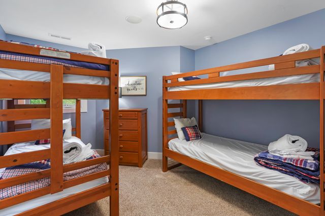 1325 Nicholas LN, Moneta, VA 24121