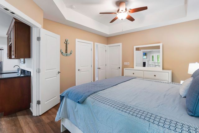 1325 Nicholas LN, Moneta, VA 24121
