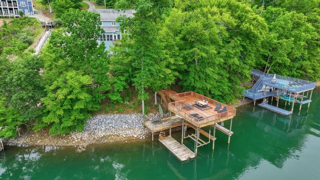 1325 Nicholas LN, Moneta, VA 24121