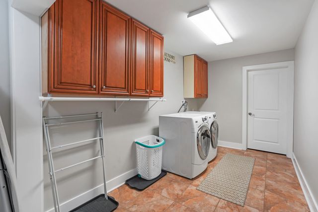 1325 Nicholas LN, Moneta, VA 24121