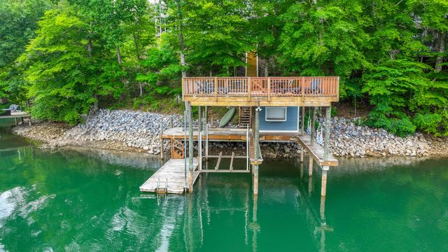 1325 Nicholas LN, Moneta, VA 24121