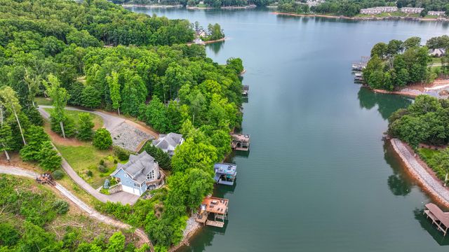 1325 Nicholas LN, Moneta, VA 24121