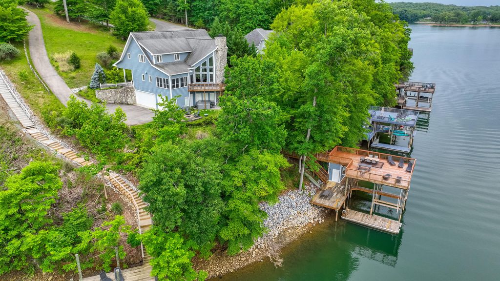 1325 Nicholas LN, Moneta, VA 24121