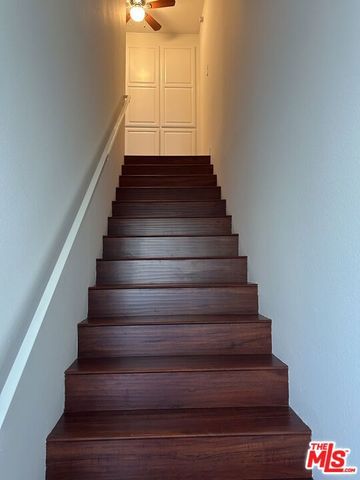 2452 Chelsea Place E, Santa Monica, CA 90404