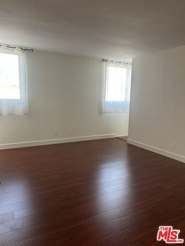 2452 Chelsea Place E, Santa Monica, CA 90404