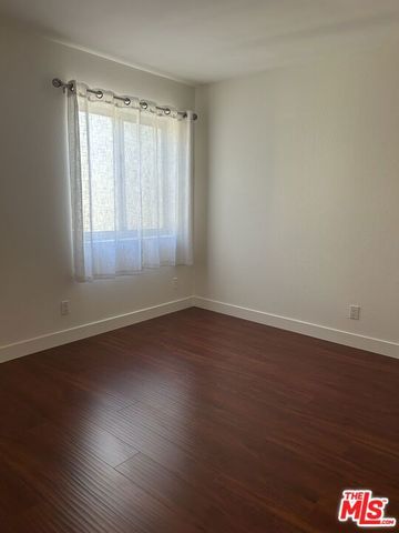 2452 Chelsea Place E, Santa Monica, CA 90404