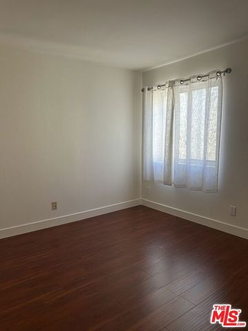 2452 Chelsea Place E, Santa Monica, CA 90404