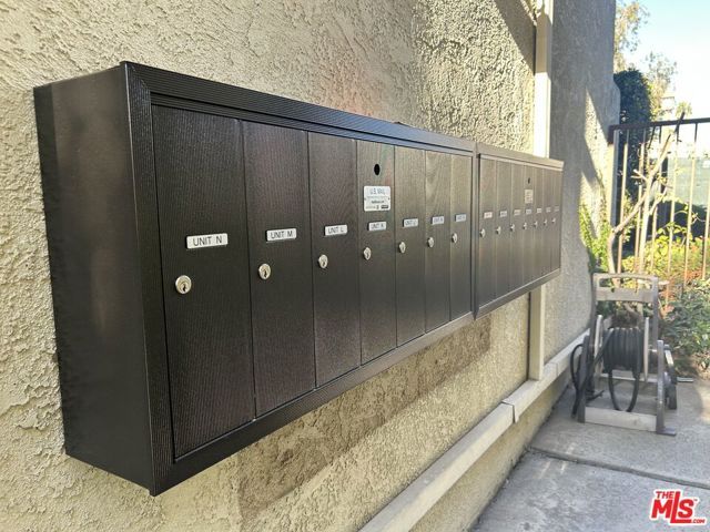 2452 Chelsea Place E, Santa Monica, CA 90404