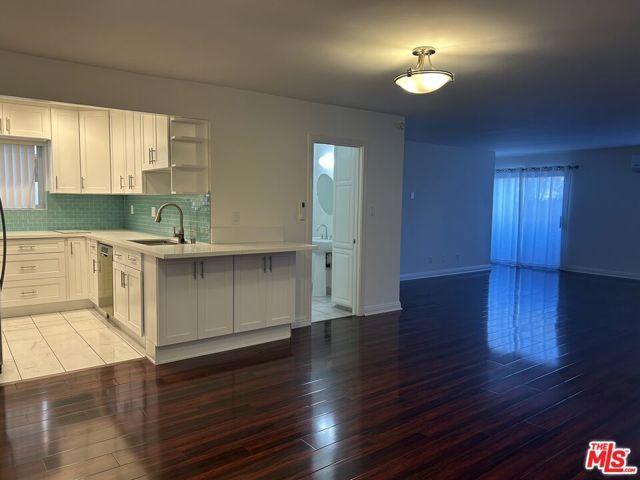2452 Chelsea Place E, Santa Monica, CA 90404