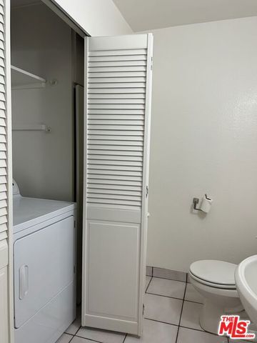 2452 Chelsea Place E, Santa Monica, CA 90404