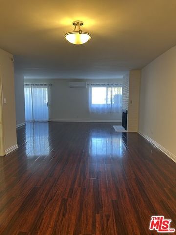 2452 Chelsea Place E, Santa Monica, CA 90404