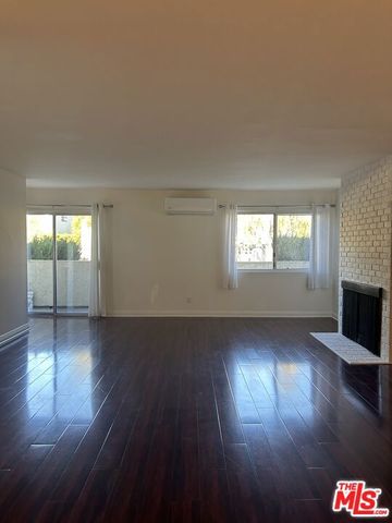 2452 Chelsea Place E, Santa Monica, CA 90404