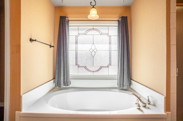 5606 Choctaw Drive, Granbury, TX 76049