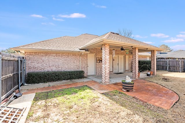 5606 Choctaw Drive, Granbury, TX 76049