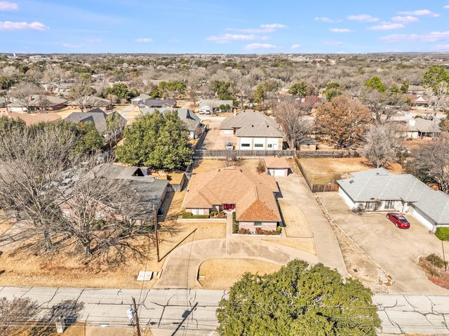 5606 Choctaw Drive, Granbury, TX 76049