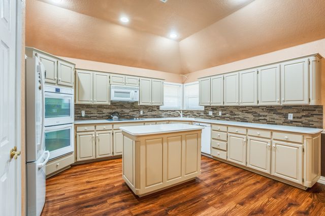 5606 Choctaw Drive, Granbury, TX 76049