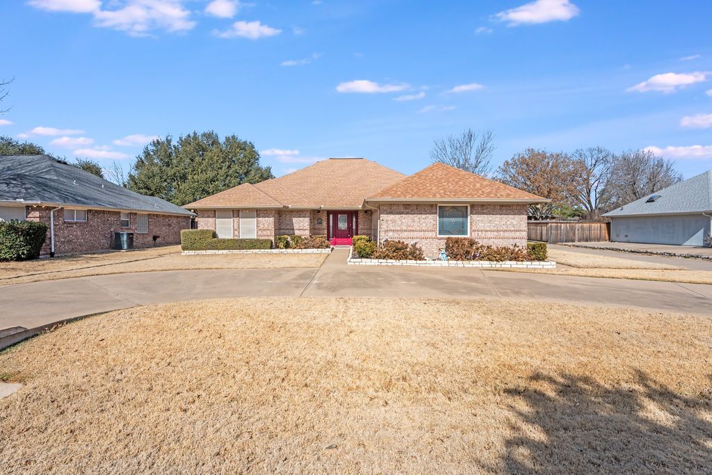 5606 Choctaw Drive, Granbury, TX 76049