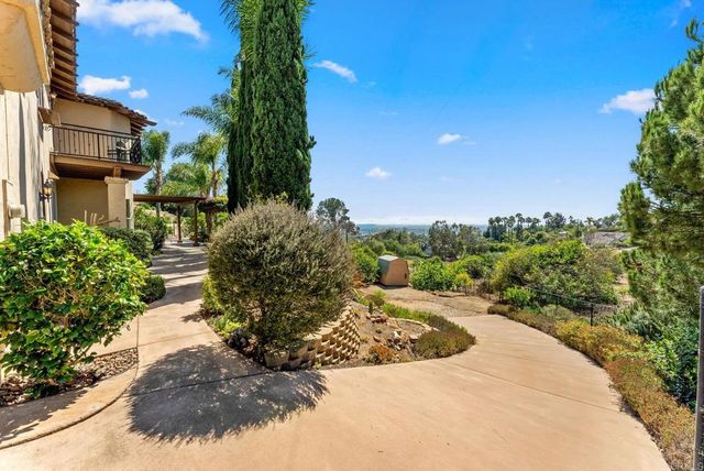 1829 Elevado Road, Vista, CA 92084