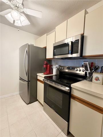 3 Plantation Drive 102, Vero Beach, FL 32966