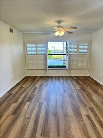 3 Plantation Drive 102, Vero Beach, FL 32966