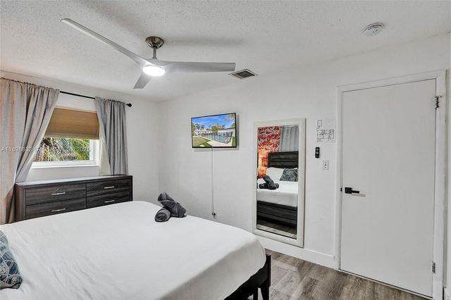 1124 NE 6th St, Hallandale Beach, FL 33009