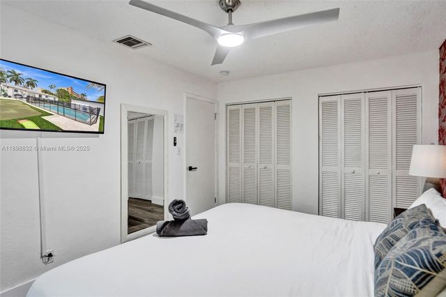 1124 NE 6th St, Hallandale Beach, FL 33009
