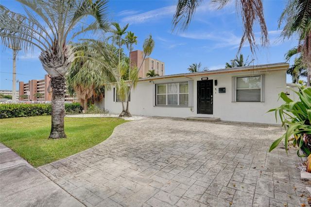 1124 NE 6th St, Hallandale Beach, FL 33009
