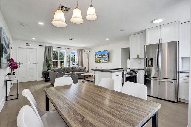 1124 NE 6th St, Hallandale Beach, FL 33009