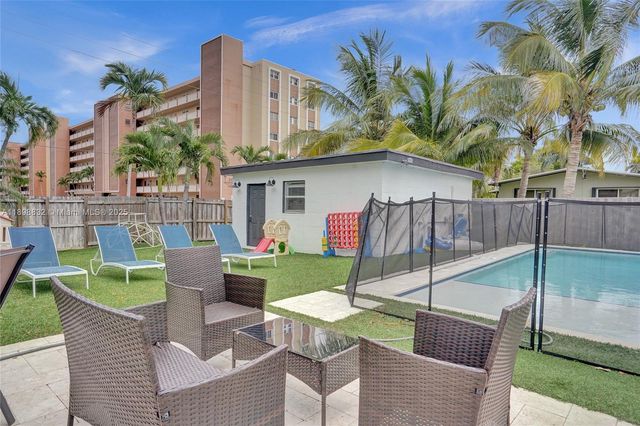 1124 NE 6th St, Hallandale Beach, FL 33009