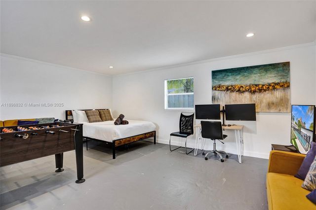 1124 NE 6th St, Hallandale Beach, FL 33009