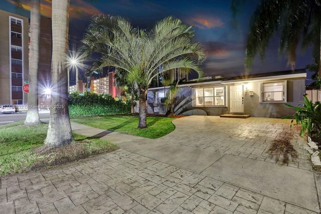 1124 NE 6th St, Hallandale Beach, FL 33009
