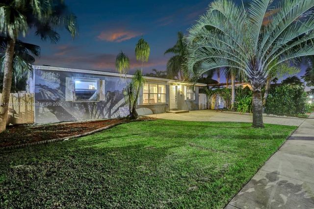1124 NE 6th St, Hallandale Beach, FL 33009