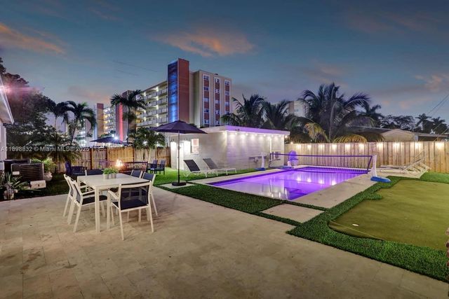 1124 NE 6th St, Hallandale Beach, FL 33009