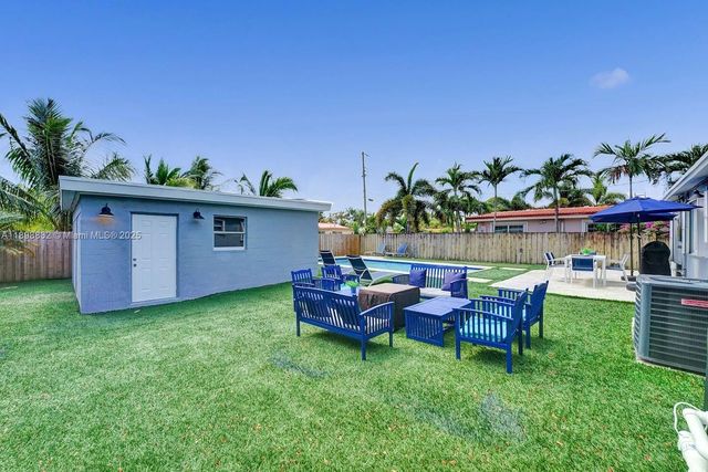 1124 NE 6th St, Hallandale Beach, FL 33009