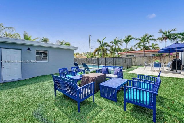 1124 NE 6th St, Hallandale Beach, FL 33009