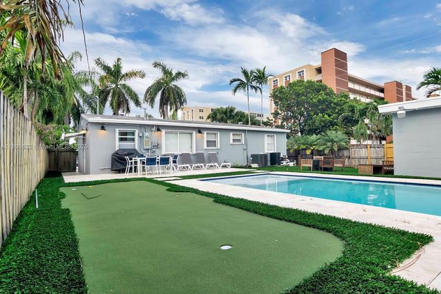 1124 NE 6th St, Hallandale Beach, FL 33009