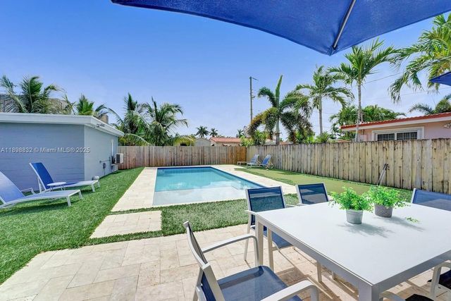 1124 NE 6th St, Hallandale Beach, FL 33009