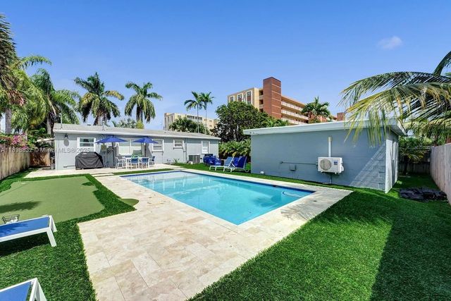 1124 NE 6th St, Hallandale Beach, FL 33009