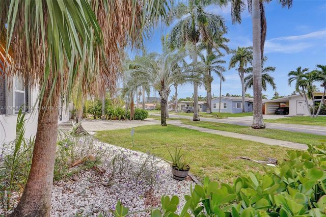 1124 NE 6th St, Hallandale Beach, FL 33009