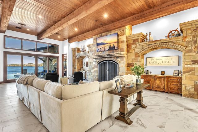 1009 Blue Jay Lane, Graford, TX 76449