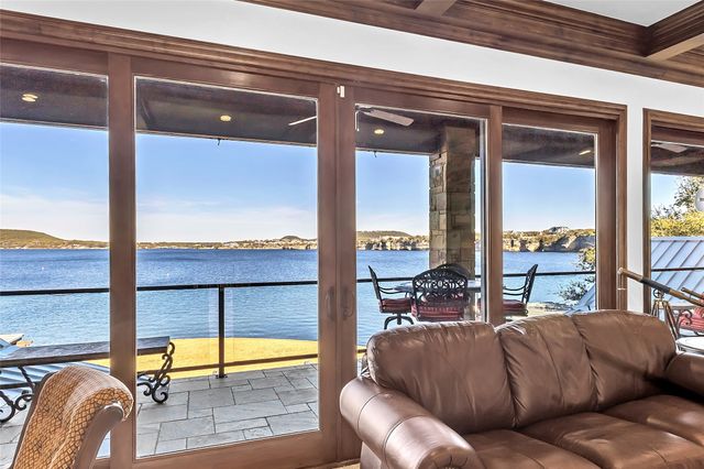 1009 Blue Jay Lane, Graford, TX 76449